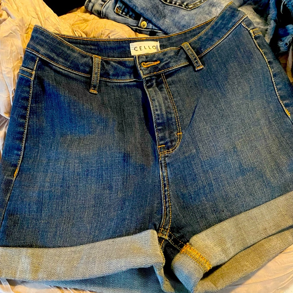 Cello~Never worn- Non Distressed/rolled denim shorts.